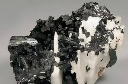 璀璨瑰寶 美國常見的寶石、礦物原石與金屬礦石